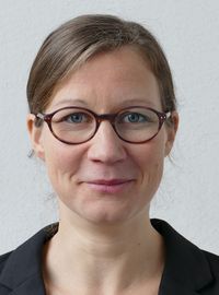 Dr. Vera Munde